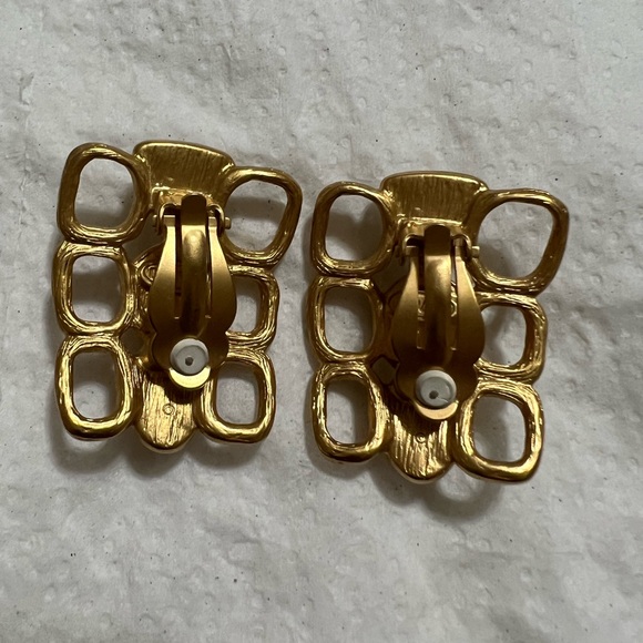 Avon beautiful gold tone set of earring and bracelet - Picture 4 of 7